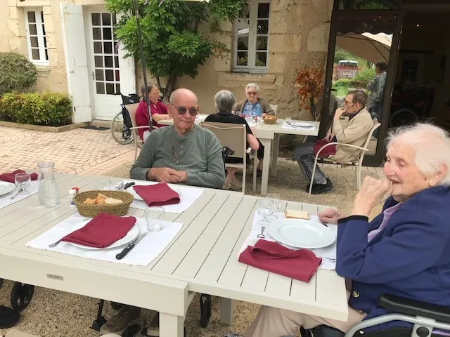 Nouvelle terrasse extérieure de l’EHPAD Le Petit Gardonne