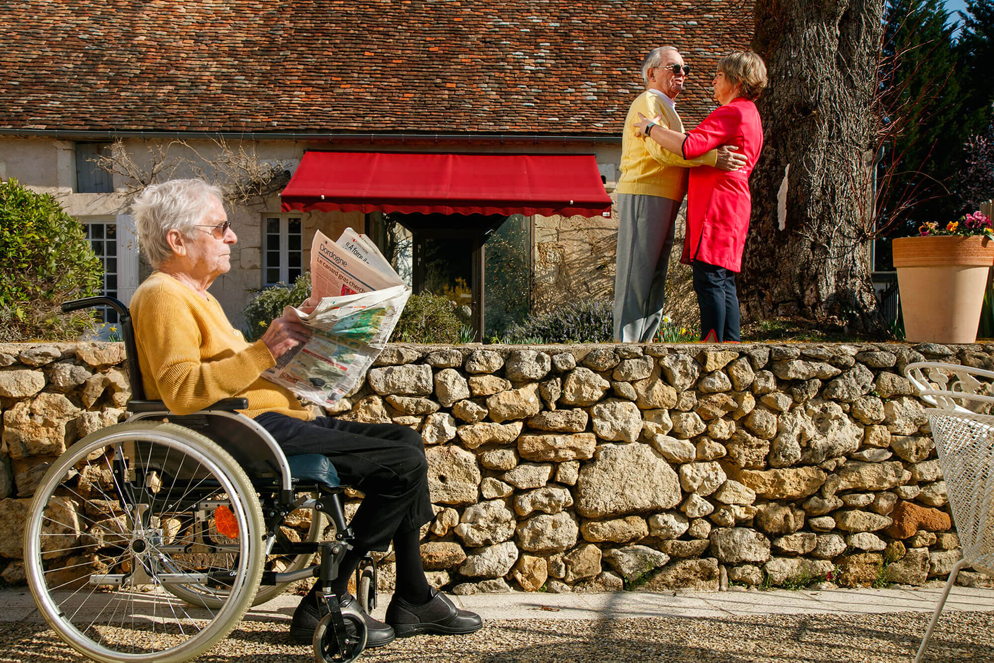 Résidents profitant de la campagne à Montagnac-la-Crempse